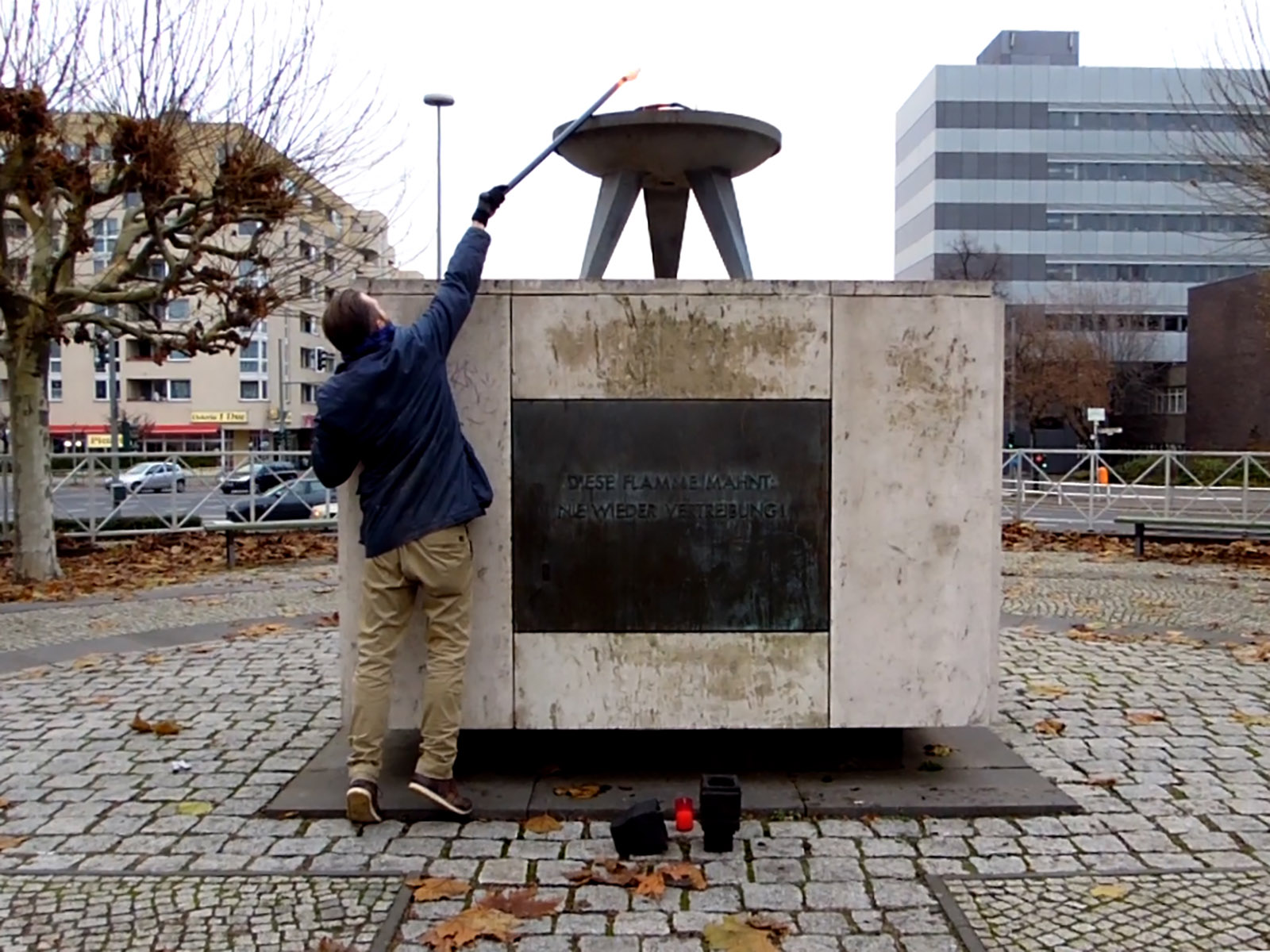 Creating the work 'Ewige Flamme' by Dan Stockholm